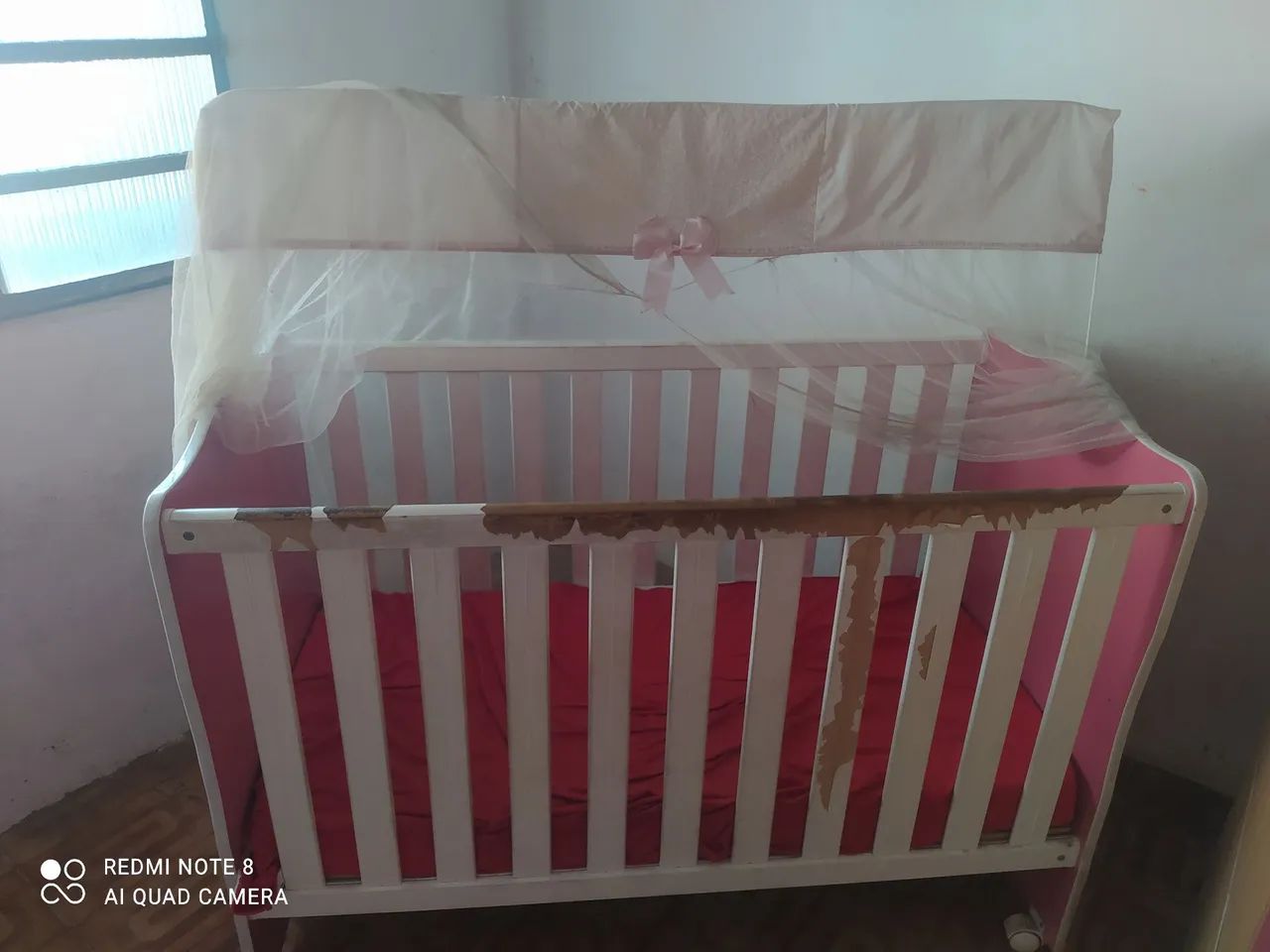Berço de menina com colchão e véu 