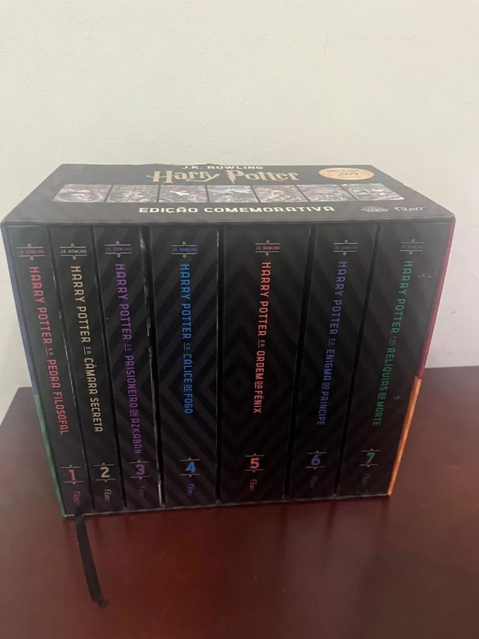 Coleção completa Harry Potter. Edição comemorativa  de 20 anos com capa dura