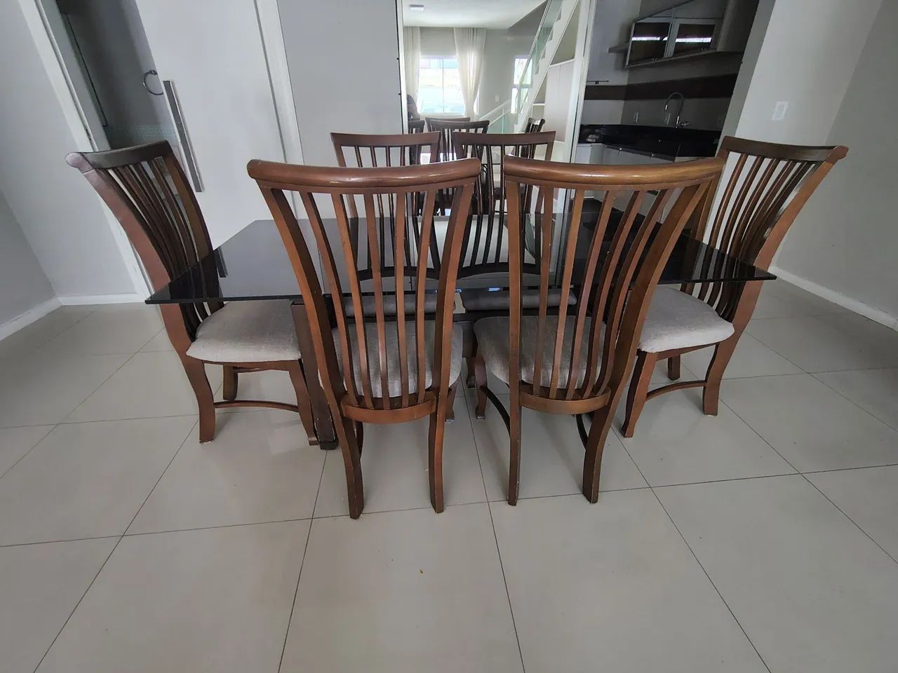 Mesa com 6 cadeiras