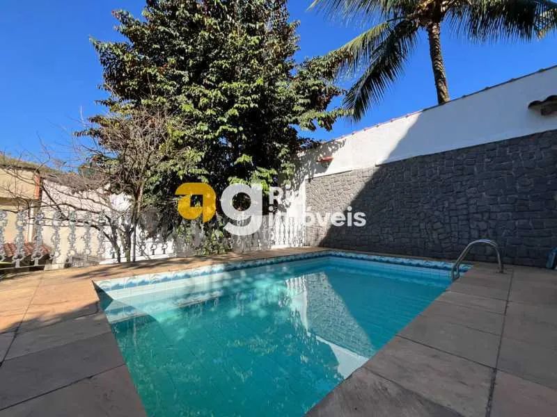 Maravilhosa casa com piscina