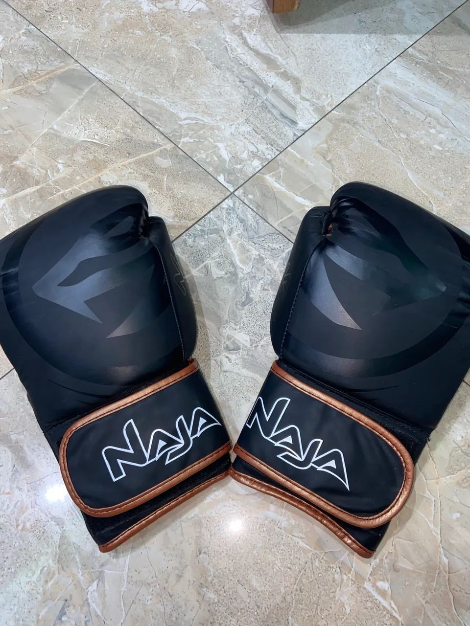 Luva de boxe /Muay Thai  NAJA com bandagem  - Foto 4