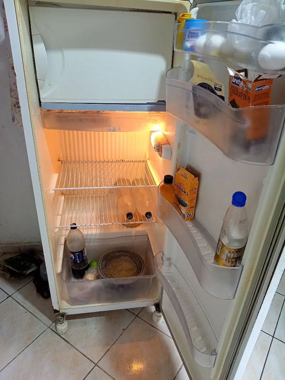 Vendo geladeira Consul funcionando perfeitamente  - Foto 4