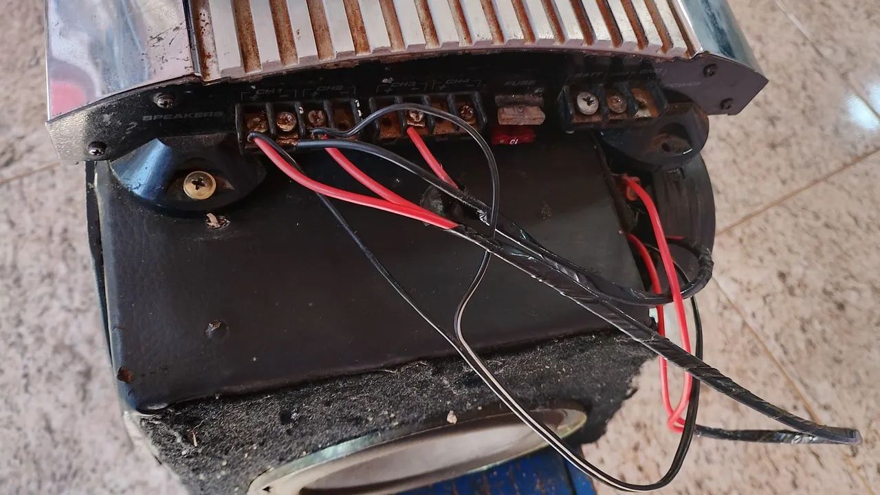 Vendo o kit multimídia mais caixa de som de trio com módulo 1600w com 4 canais - Foto 5