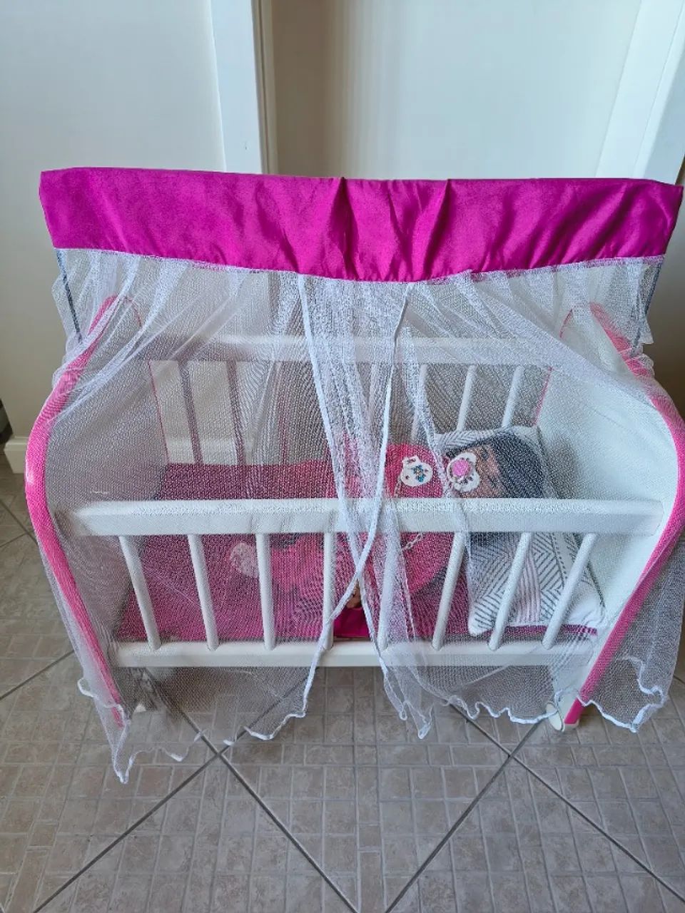 Bebê Reborn Com o Berço Completo. - Foto 4