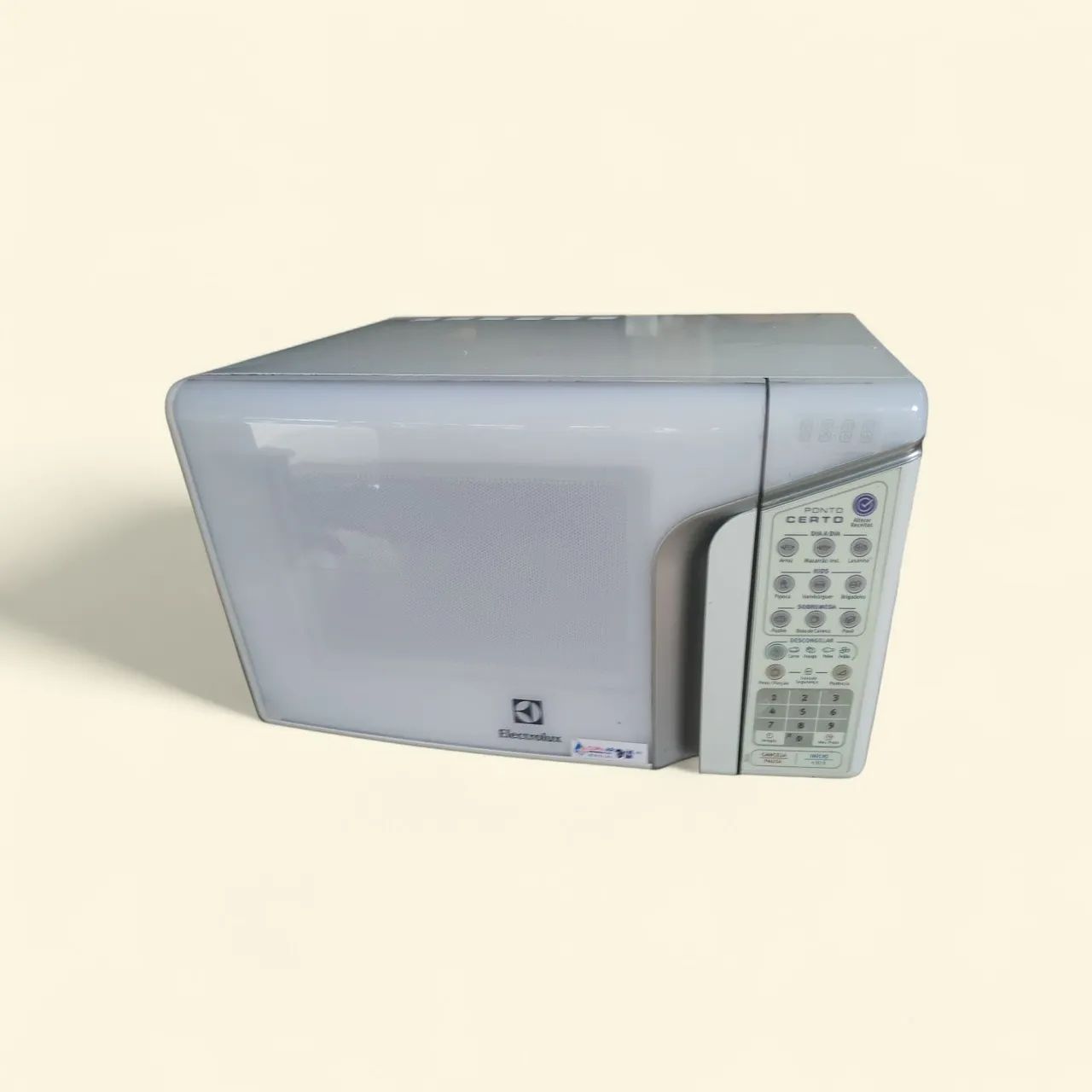 Microondas Eletrolux 31L funcionando perfeitamente.