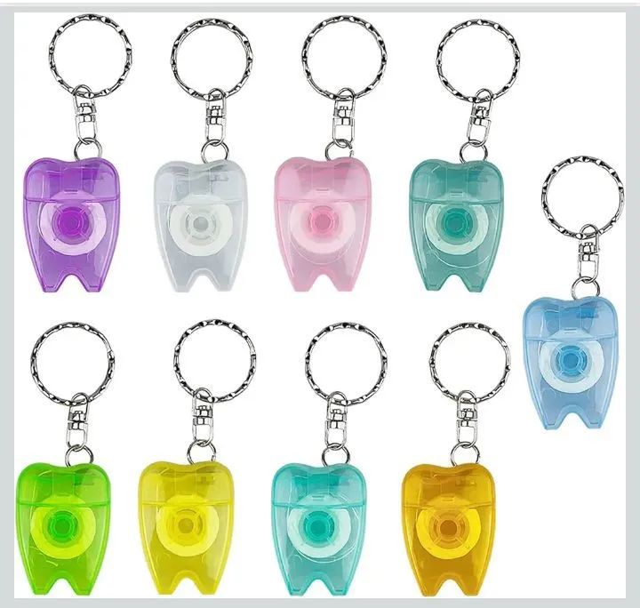 Kit 10 chaveiros de dente com fio dental.