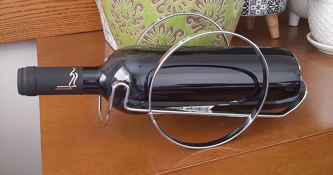 Suporte inoxidável para garrafa de vinho. - Foto 4