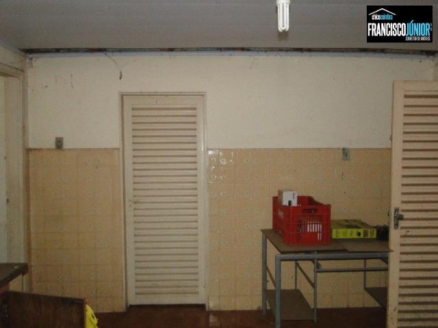 Casa no Setor Coimbra, 4 quartos, nascente e com ótima localização comercial e residencial - Foto 12