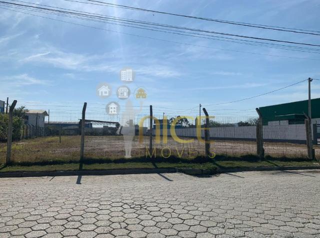Amplo terreno à 300 metros da BR 101