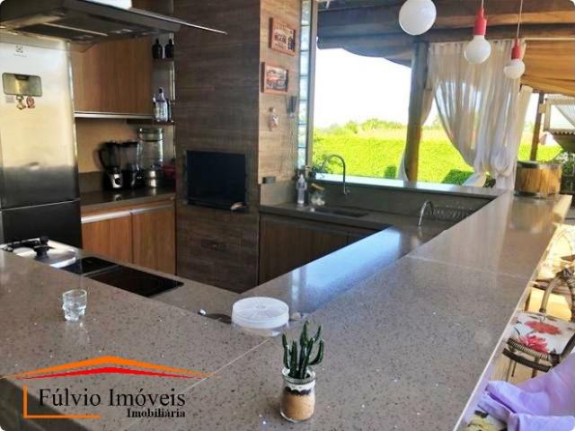Magnífico sobrado, alto padrão, 4 quartos, completa armários, porcelanato e espaço gourmet - Foto 18