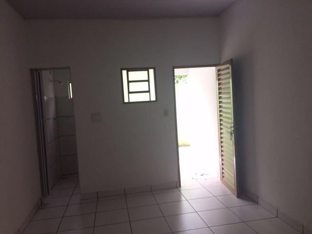 Aluga-se Kitinet região do CPA próximo Colégio Tiradentes - Foto 3