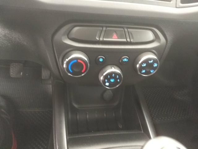 Onix Joy 1.0 2015 37000 completo !!!muito conservado !! - Foto 5
