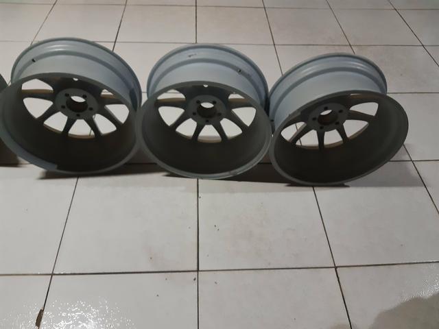 Roda 17 ,5 furos, 600 r$ para vender HOJE - Foto 2