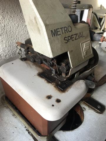 Máquina de costura overlock