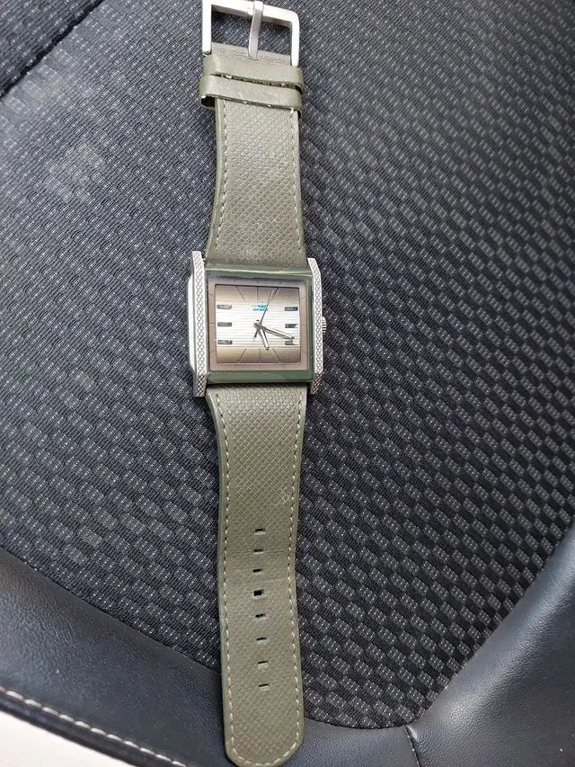 RELÓGIO QUADRADO DE PULSO PULSEIRA COURO SÓ VENDA NÃO TROCO POR NADA 