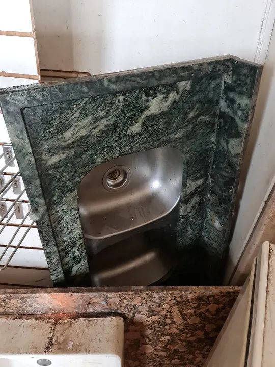 Tampo em granito cinza itálico, 2 cubas inox  1,30 x 0,80 com anexo em L 1,20 x 1,20