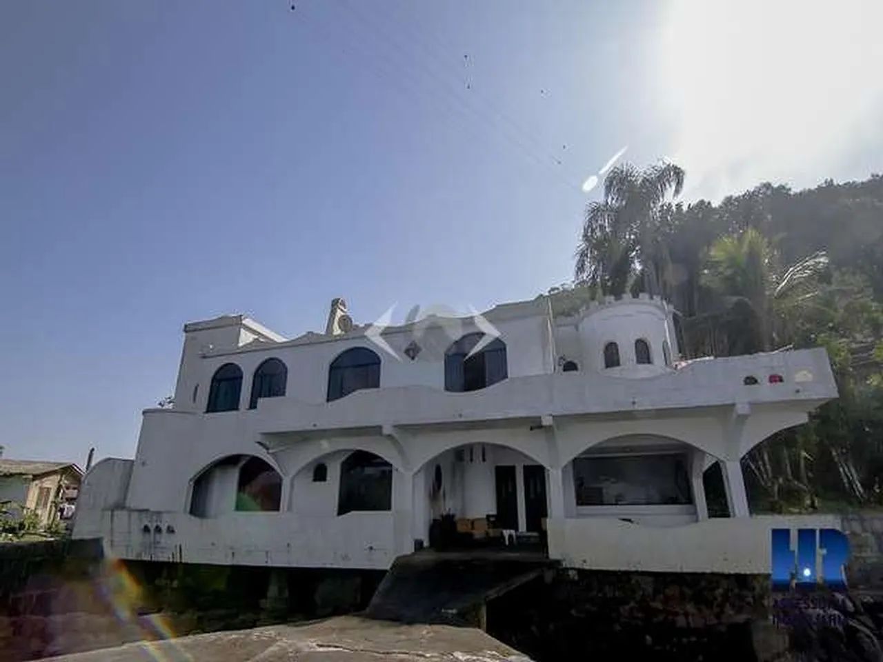 Casa com 08 suítes e 10 vagas Prainha em Guaratuba.