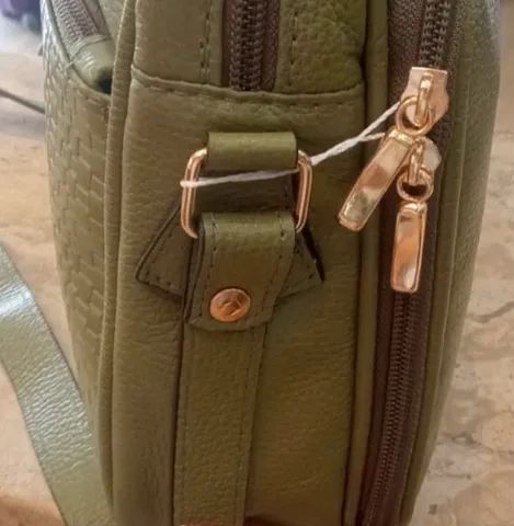 Bolsa transversal verde couro nova - Foto 2