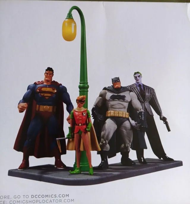 Pack Batman Dark Knight Returns 1/12 com diorama - Foto 3