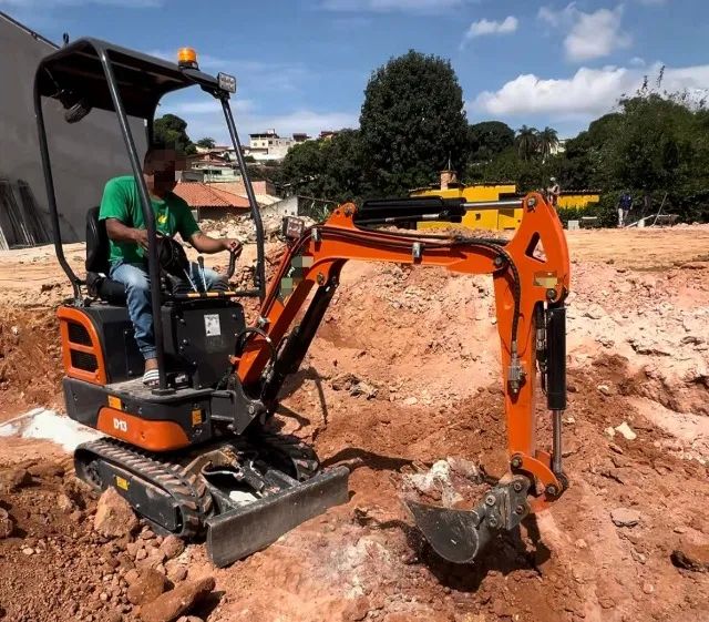 Vendo Mini escavadeira 1,3ton 2023- Motor KUBOTA (+ implementos) - Foto 5