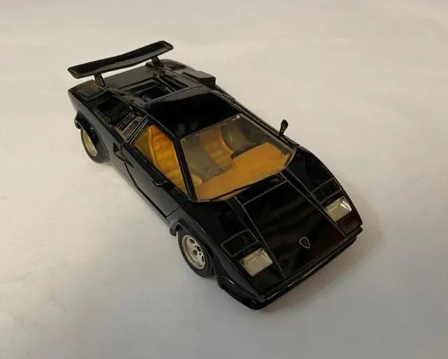 Miniatura Lamborghini Countach 1988 Bburago 1/24