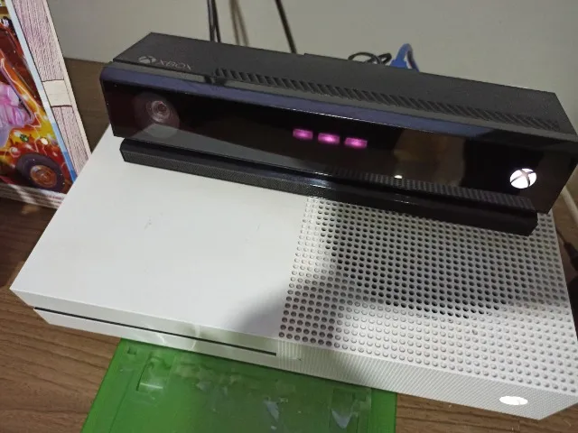 Xbox One S com Kinect 