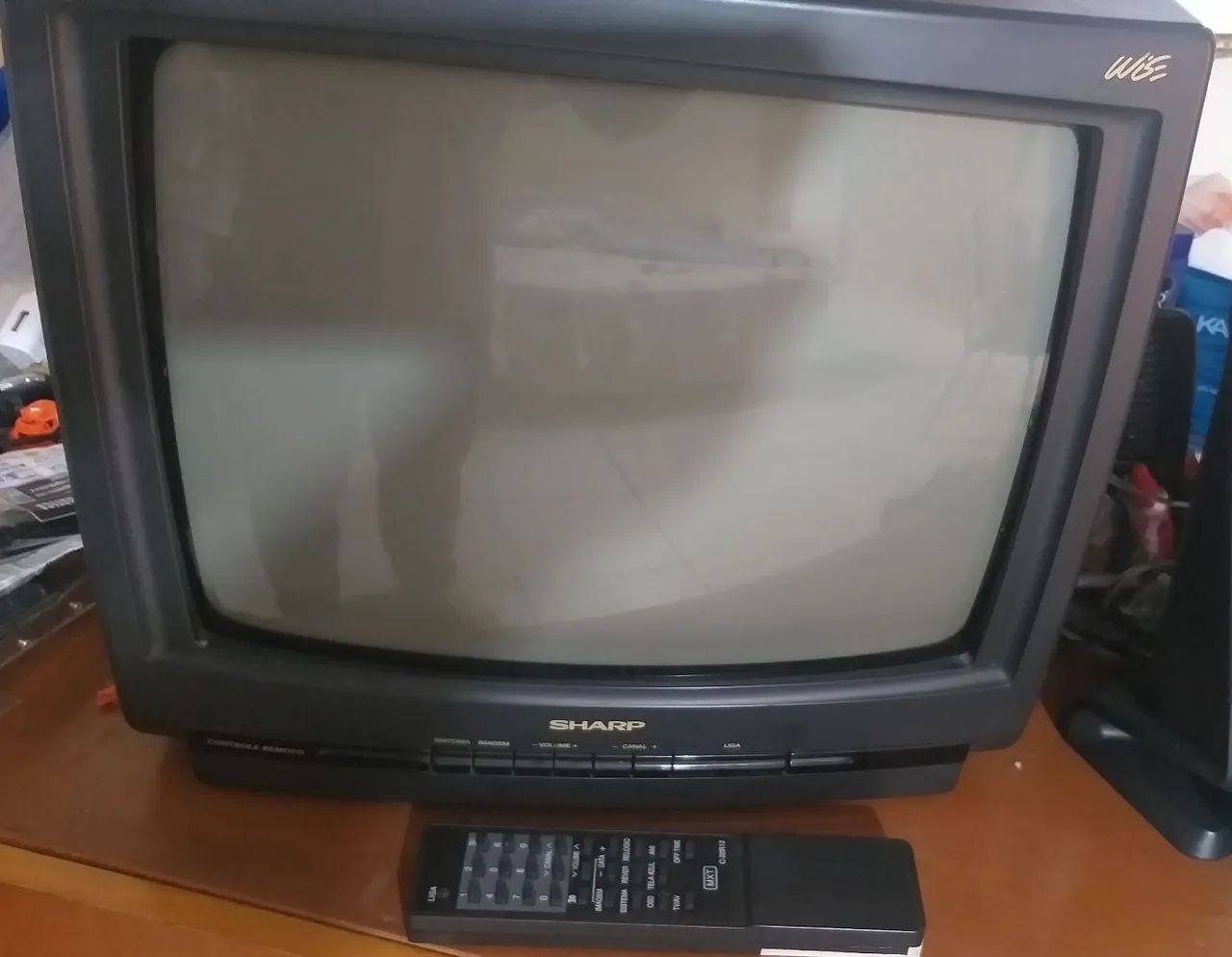 Televisão Sharp 14 Polegadas Tubo Retrô Vintage com controle Remoto Saída AV