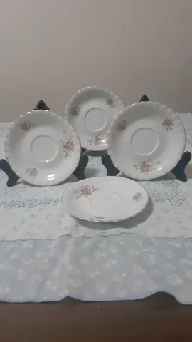 Pratos 4 peças porcelana Steatita floral...