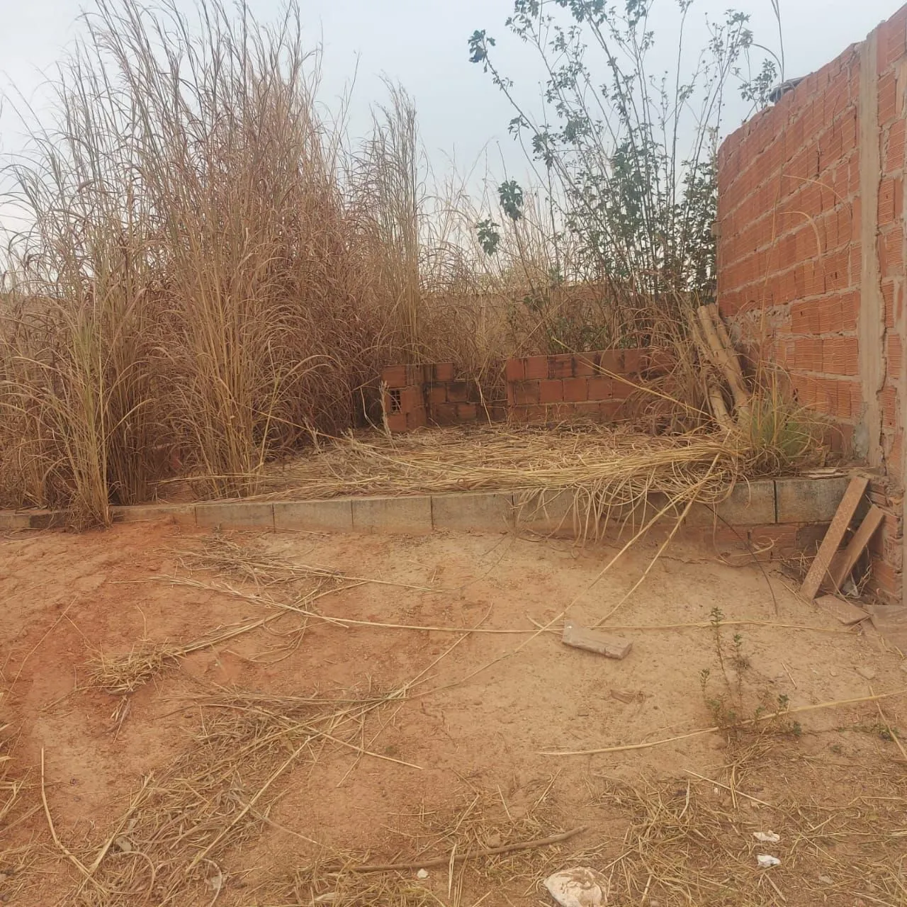 Vendo lote em Brasília, 26 de setembro, tamanho 200mt