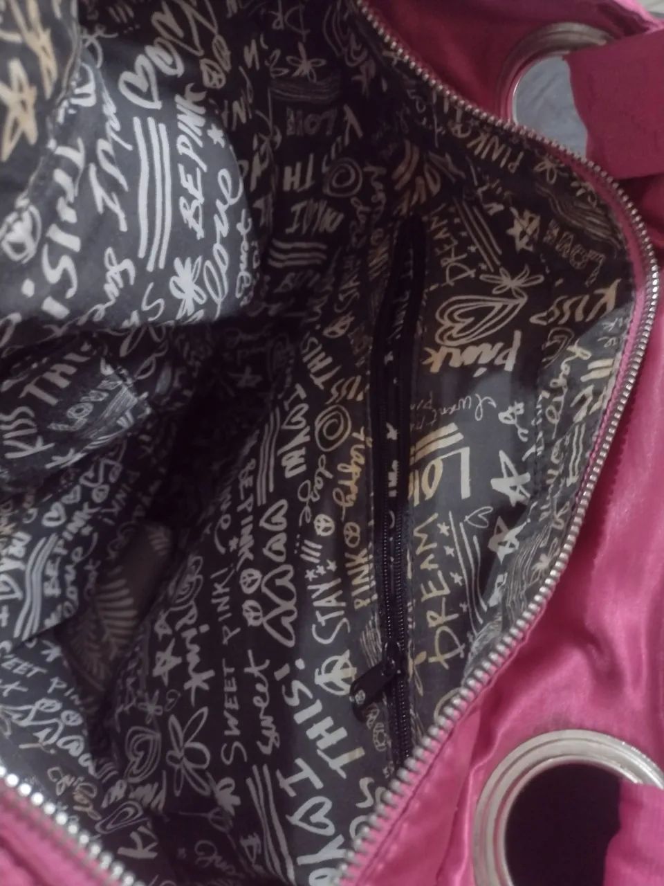 Vendo linda bolsa em cetim pink Victoria's secret  - Foto 5