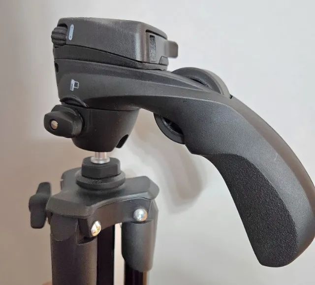 Tripé De Alumínio Manfrotto De 5 Seções Compact Action - Foto 5