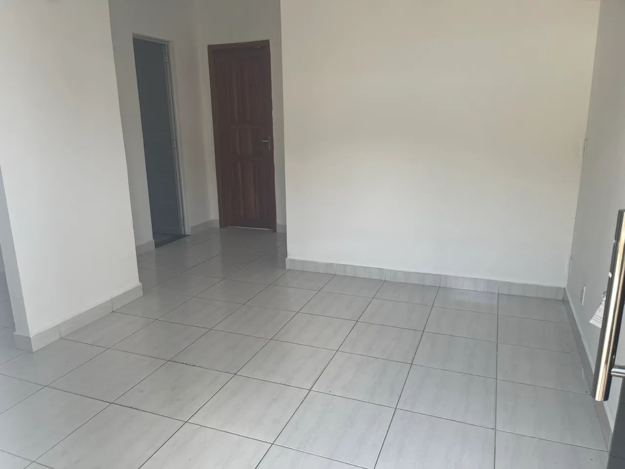 Aluguel de casa 10 metros da Frigelo . 