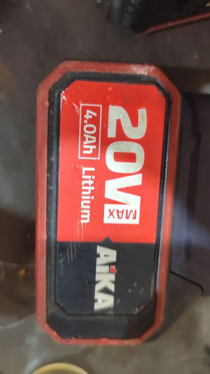 Kit esmerilhadeira + parafusadeira de impacto aika 20v 64316914368899125