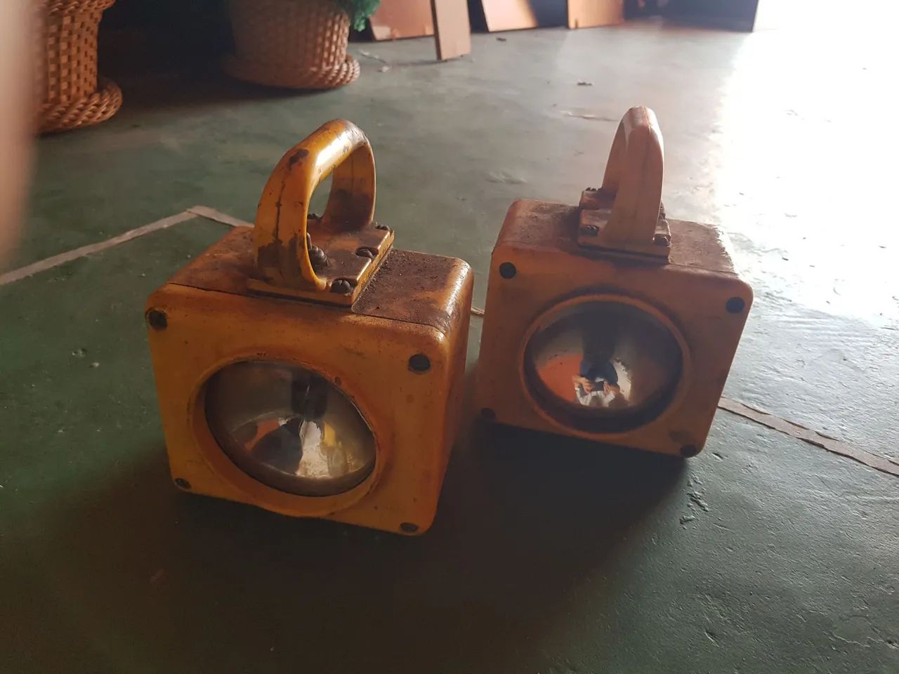 Refletor de Luz Antigo marítima . - Foto 3