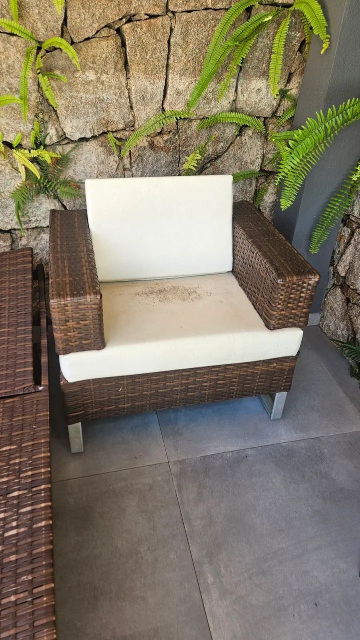 Sofá fibra e alumínio área externa com mesa e poltronas - Foto 3
