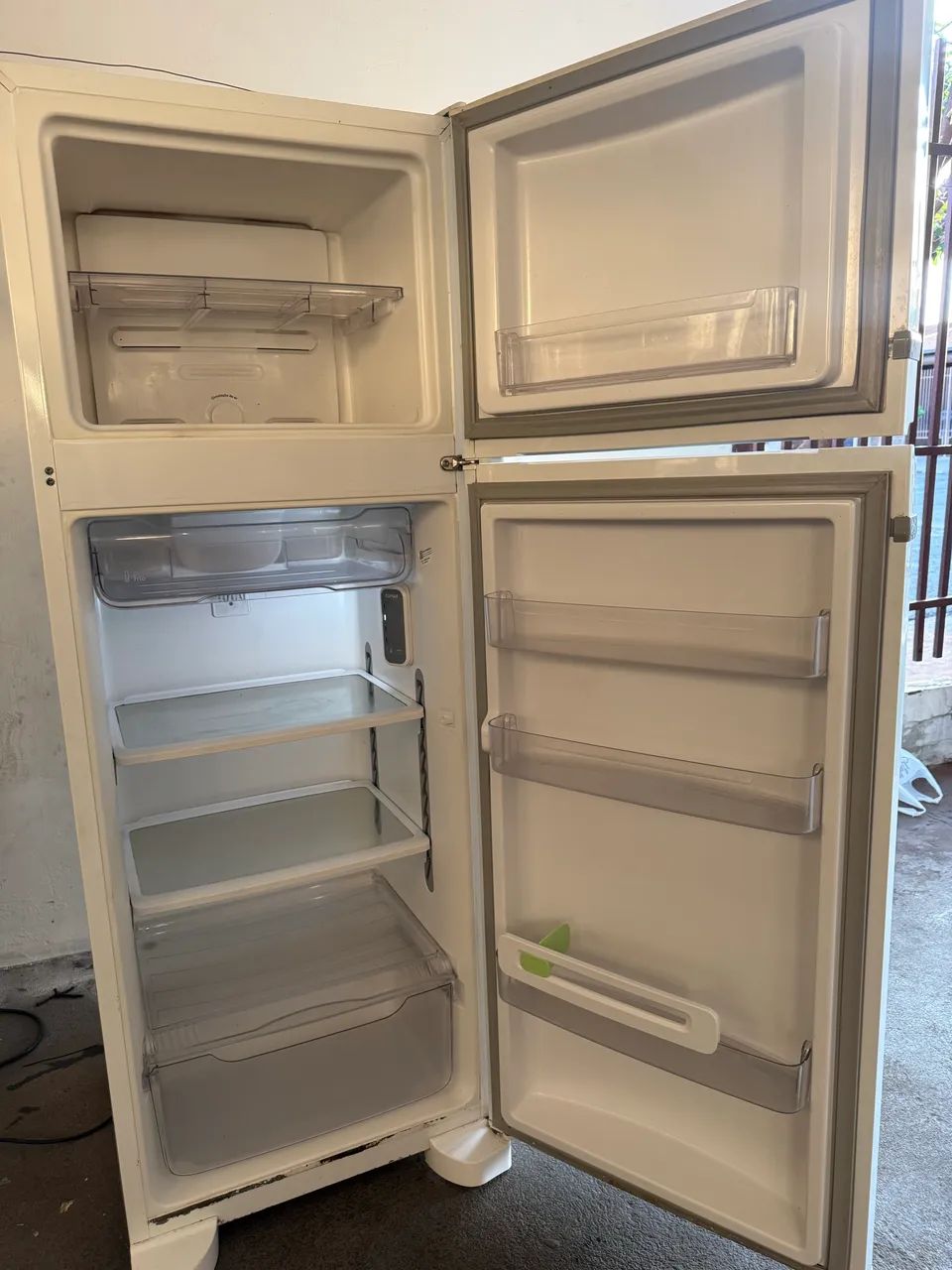 Geladeira cônsul 340 litros FROST FREE - Foto 4