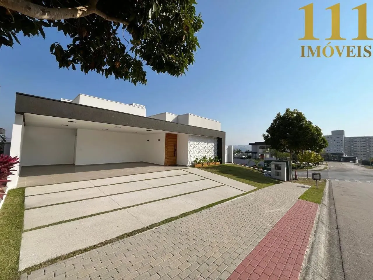Residência no Condomínio Residencial Mônaco