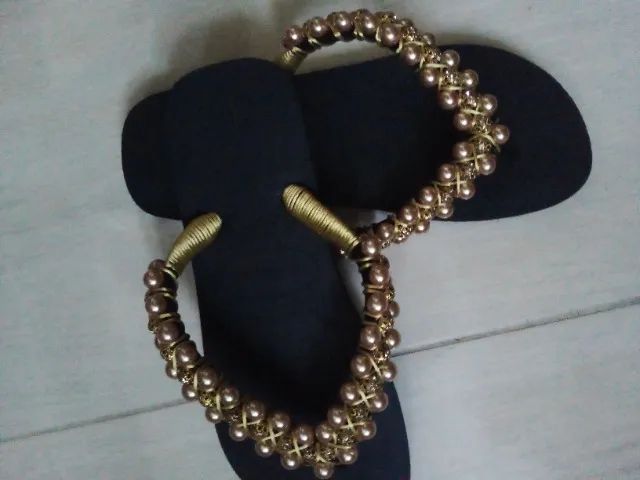 Chinelos Bordados Preto e dourado - Foto 5