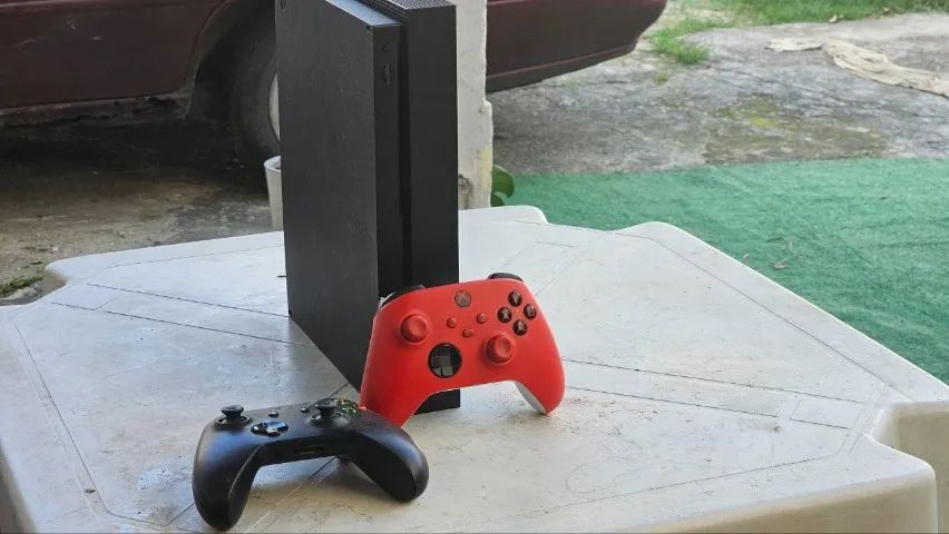 Xbox One X 4k + 2 controles - Foto 6