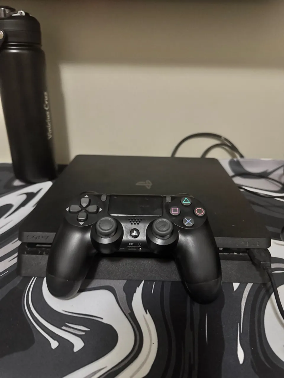PlayStation 4 (PS4) - Console e Controle( 1000G)