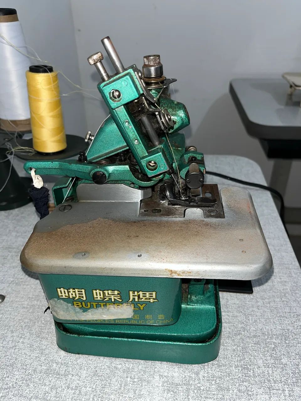 Maquina Overlock - Foto 4