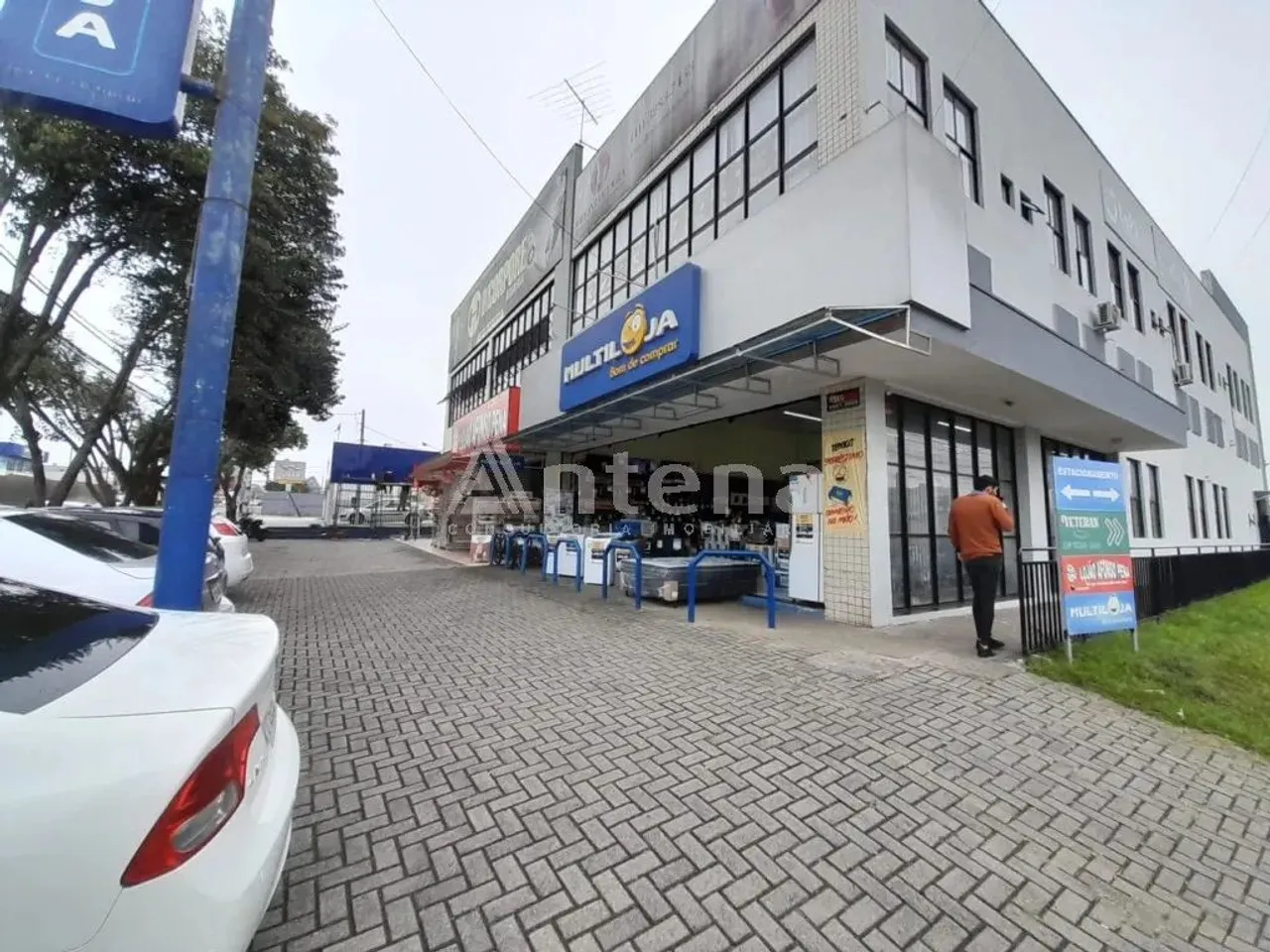 Loja para alugar por R$ 1200.00, 42.57 m2 - INA - SAO JOSE DOS PINHAIS/PR