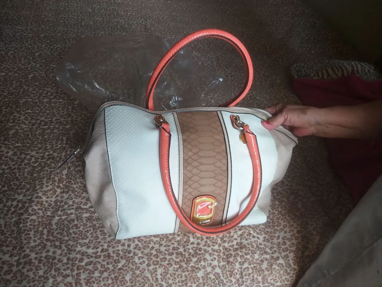Bolsa de Ombro Guess - Foto 6