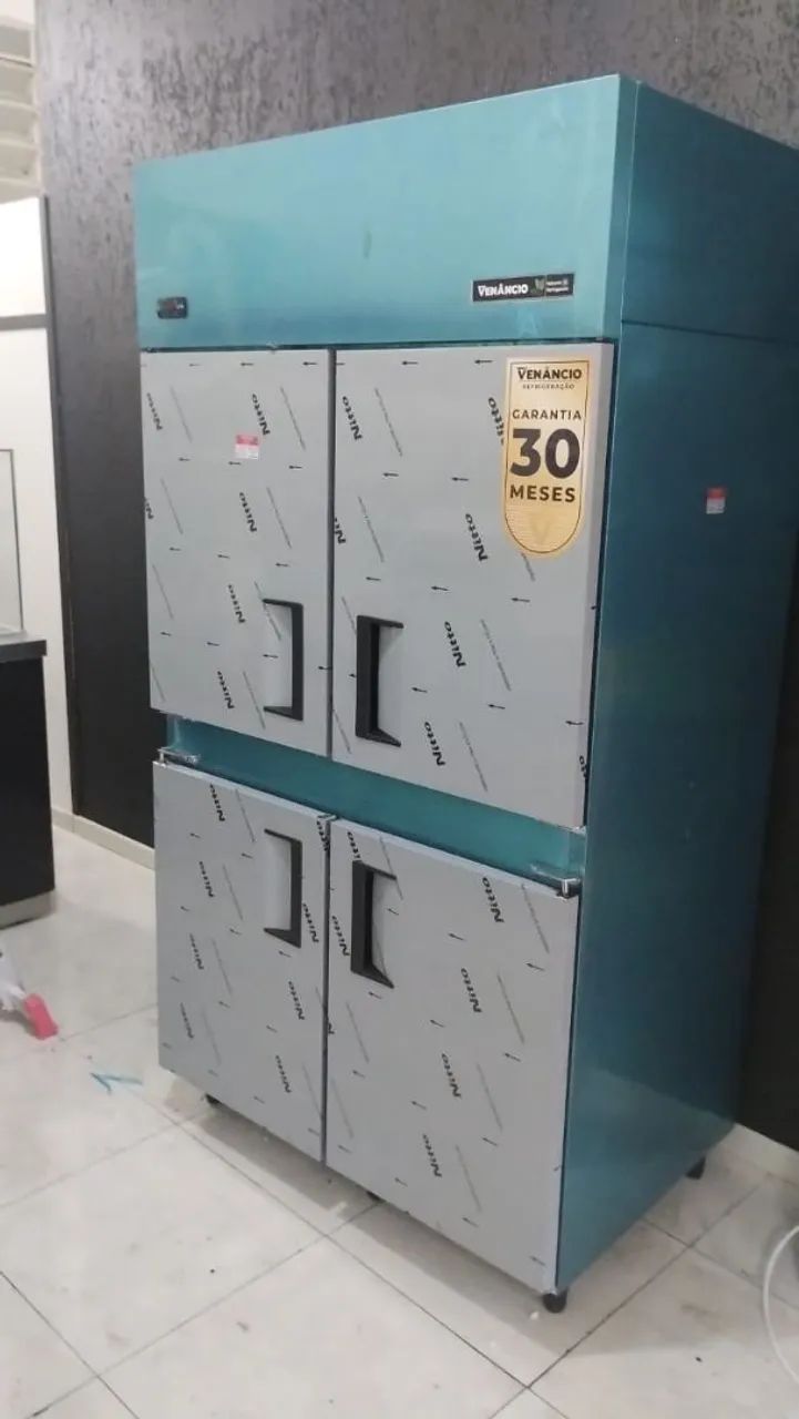 Geladeira 4 portas refrigerada Venâncio linha Prime 