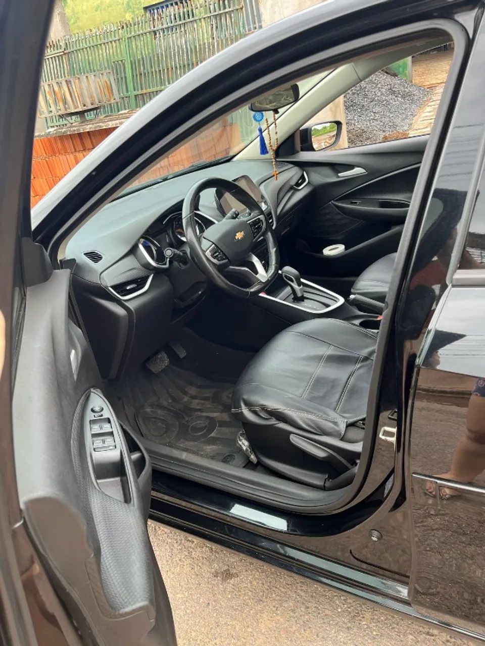 Chevrolet onix muito bem conservado todo original pouco rodado 