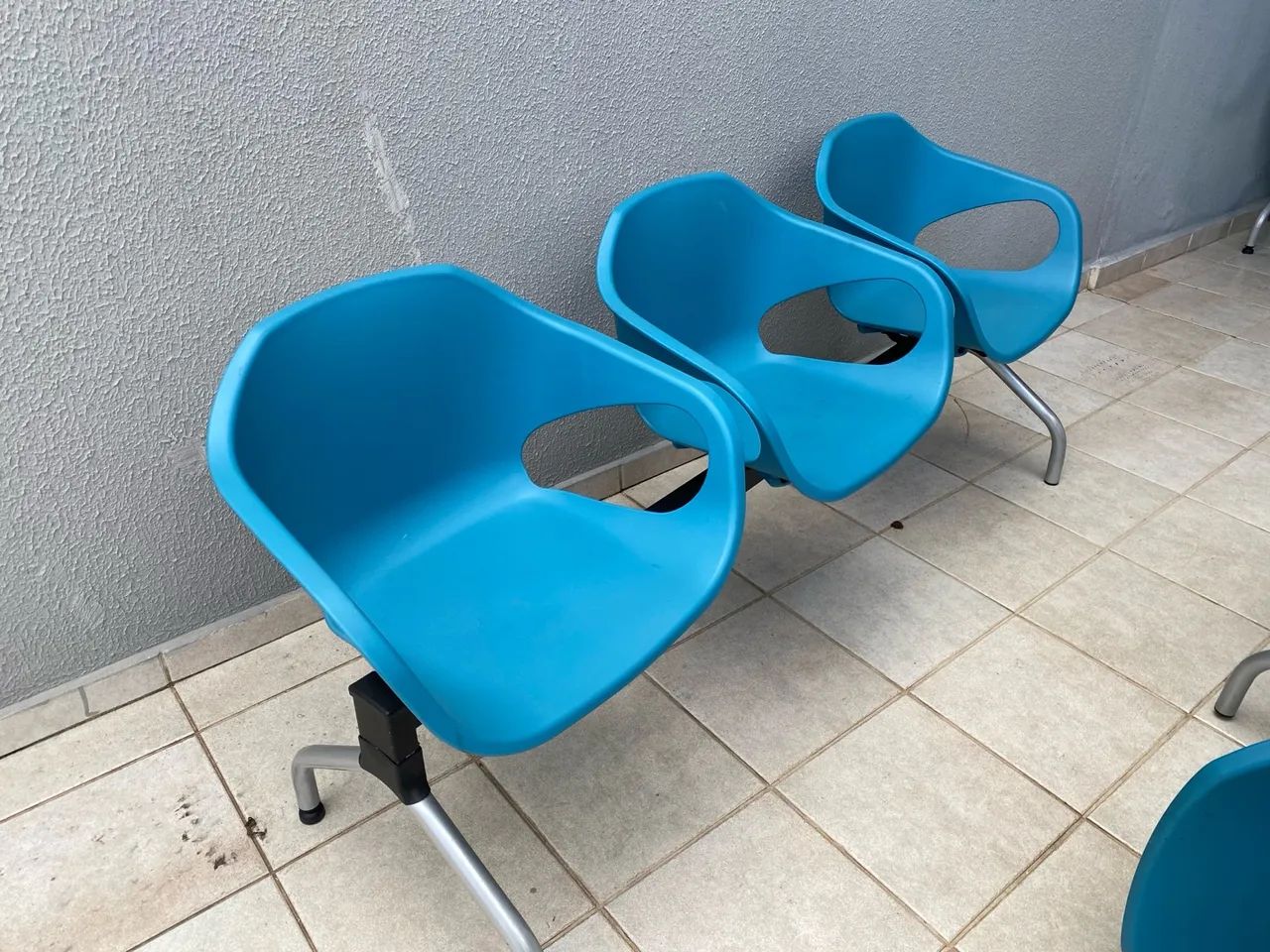 Cadeiras longarinas para espera hospitalar - usadas - Foto 4