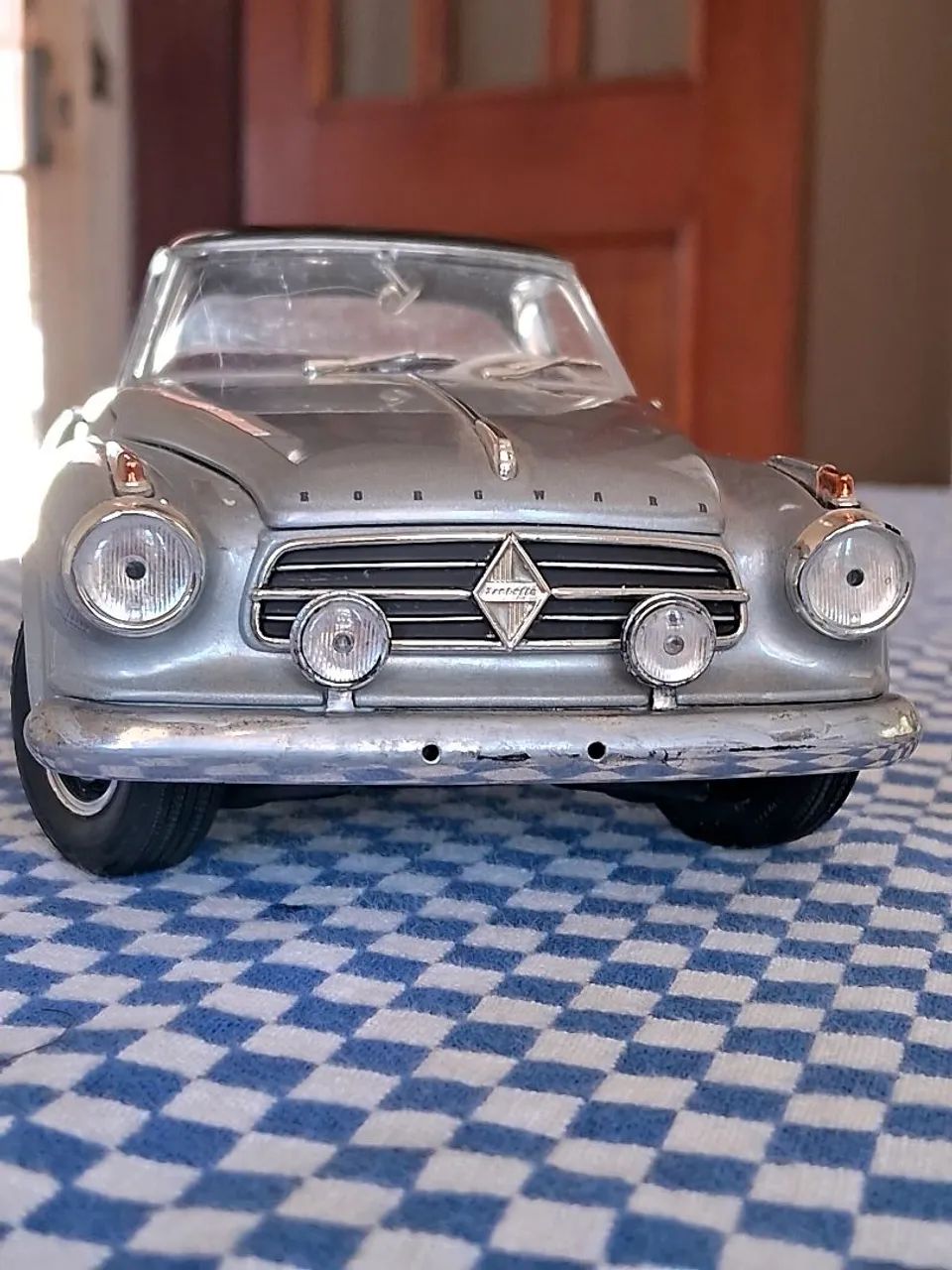 Miniatura Revell Borgward Isabella 1:18