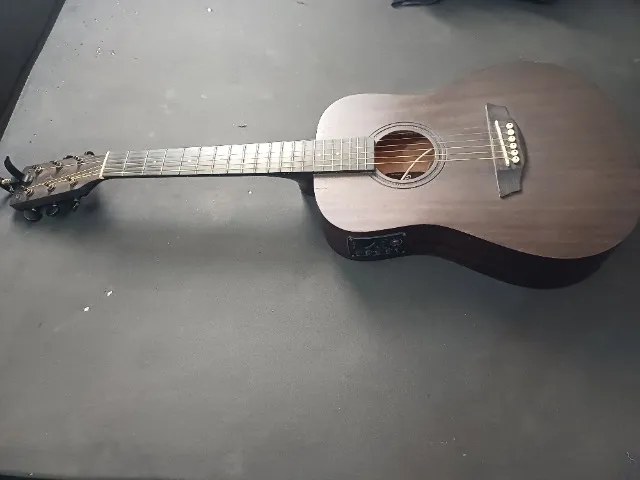 Violão Baby Strinberg