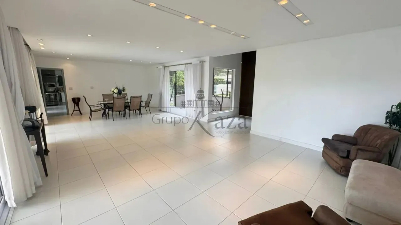 Oportunidade - Casa em Condomínio - Condomínio Quinta das Flores - 4 Dormitórios - 600m².