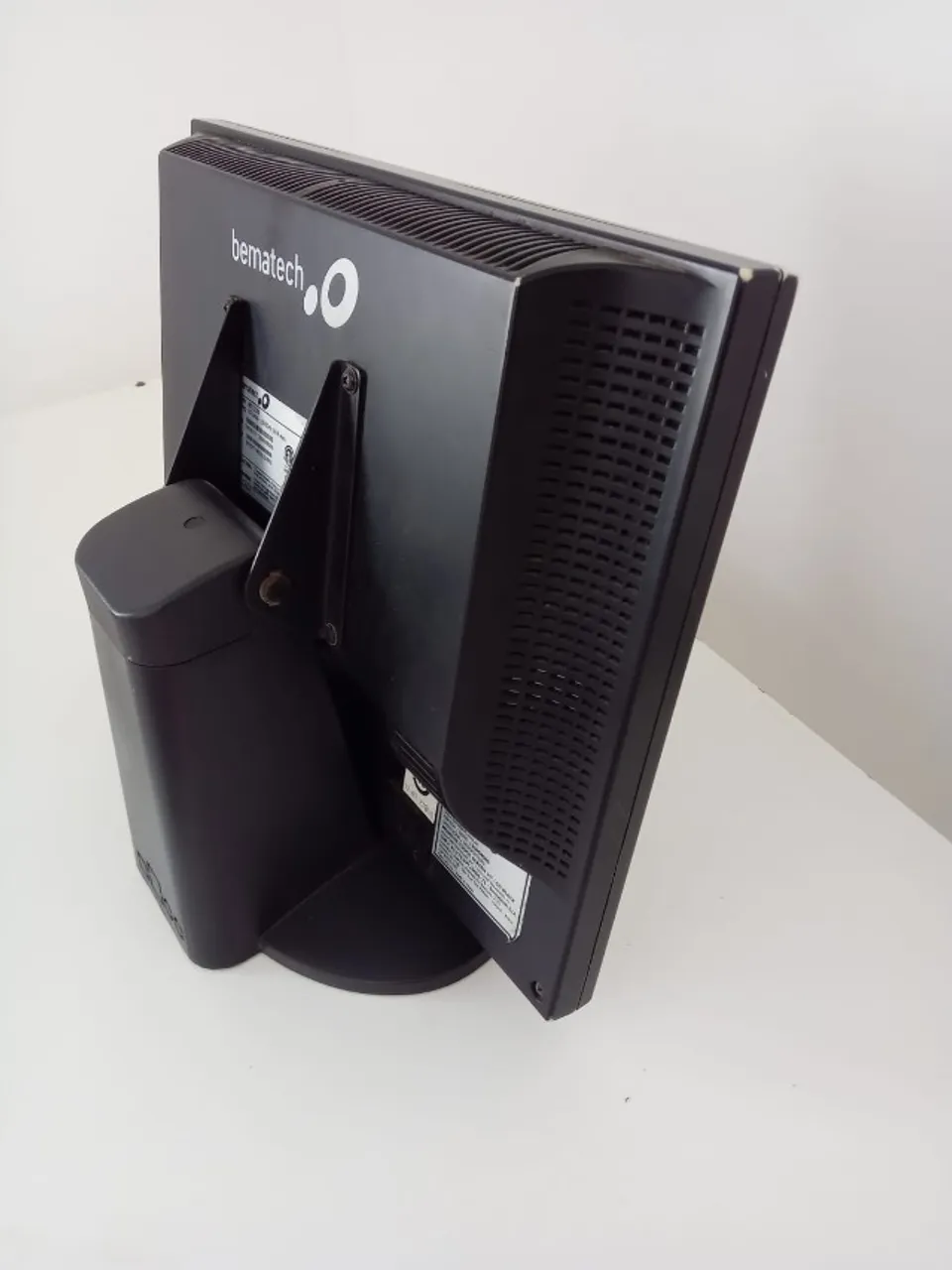 Monitor Bematech touch-screen, modelo MT5XXX